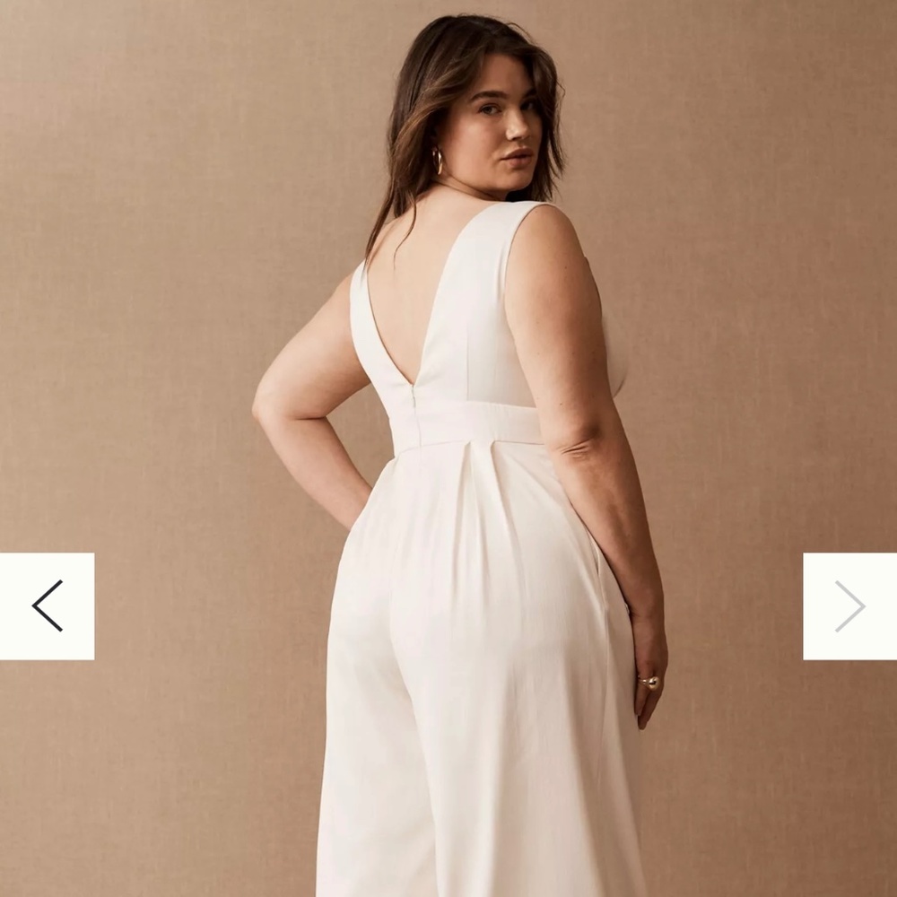 SACHIN & BABI CONNIE V-NECK PLEATED WIDE-LEG JUMPSUIT | Size:  US 6/UK 10